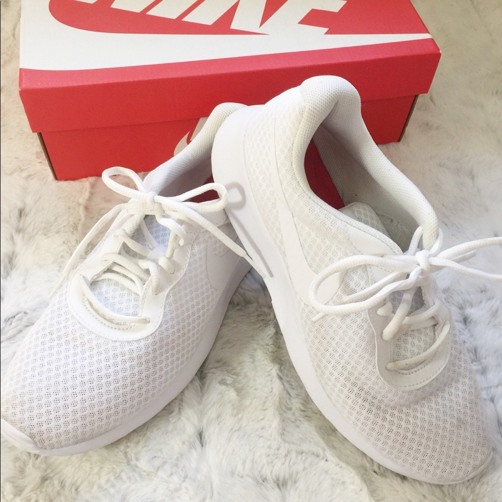 Nike Tanjun white sneakers size 10